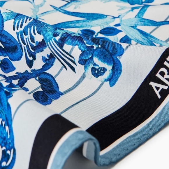 Aritzia elite large silk scarf white and indigo - Picture 3 of 5